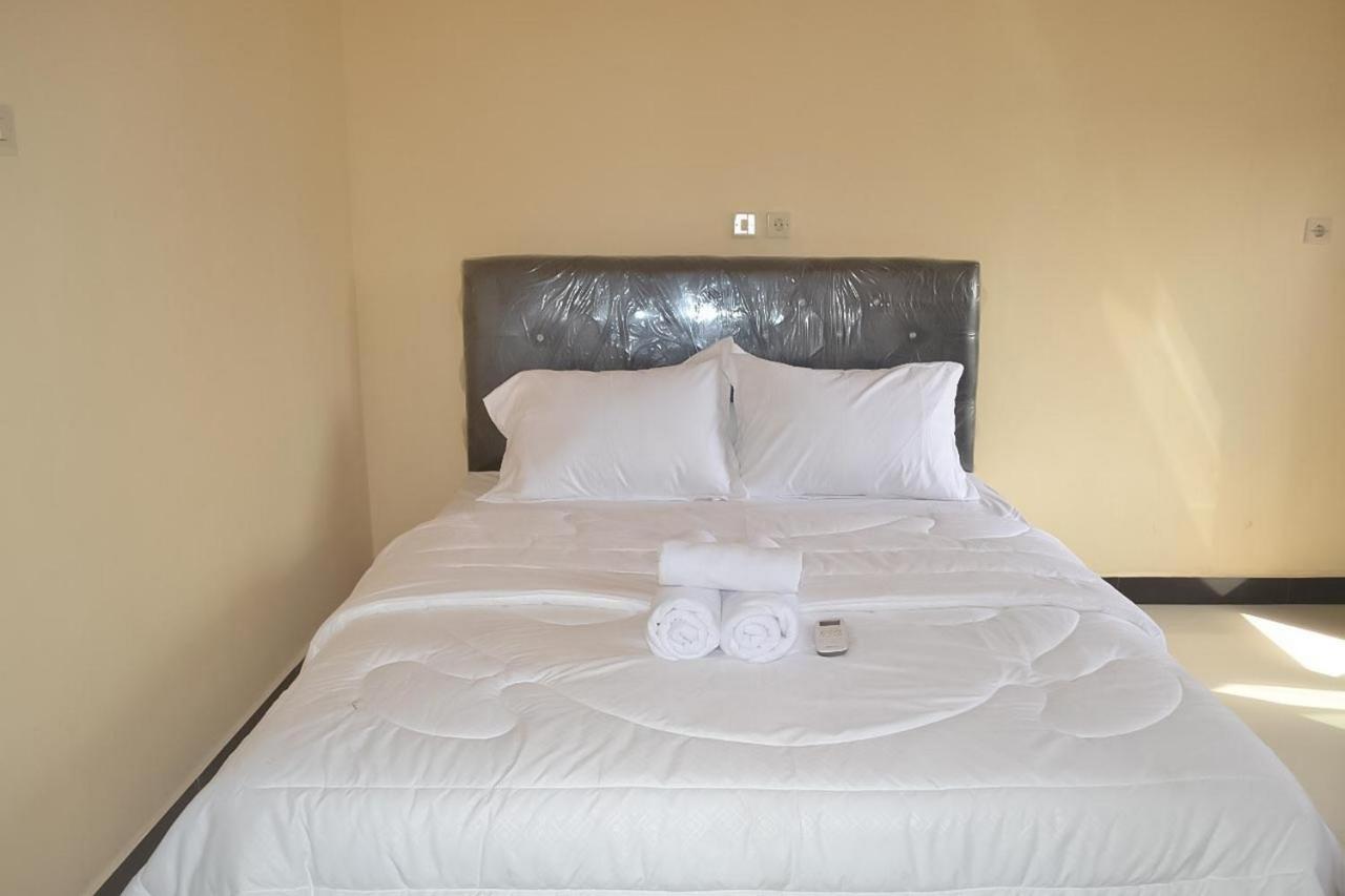 Artayya Puri Homestay Near Terminal Purabaya Madiun Mitra Reddoorz Εξωτερικό φωτογραφία
